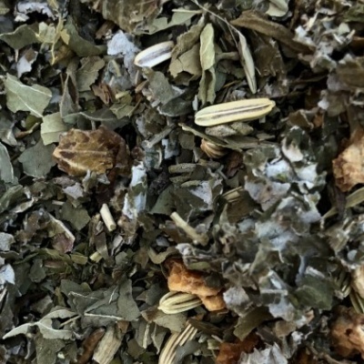 Mistura de ervas secas variadas para infusão