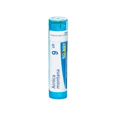 Frasco azul e branco de Arnica montana 9 ch da marca Boiron