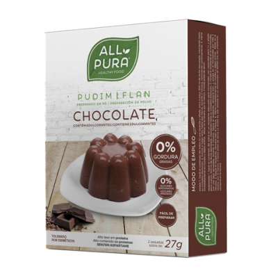 Embalagem de Pudin Flan Allpura Chocolate com imagem do pudim em prato branco