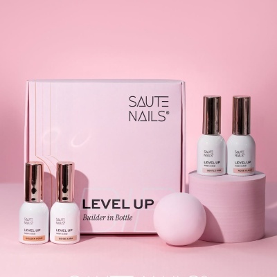 Conjunto de produtos para unhas SAUTE NAILS LEVEL UP com quatro frascos brancos e caixa rosa clara