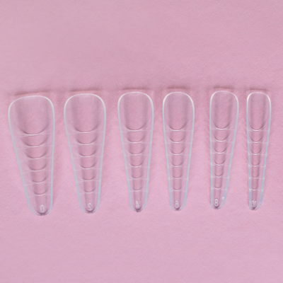 Seis palas transparentes de tamanhos diferentes numeradas, sobre fundo cor-de-rosa