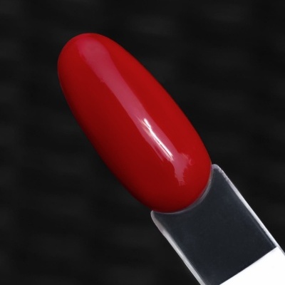 Amostra de verniz vermelho vivo em suporte plástico