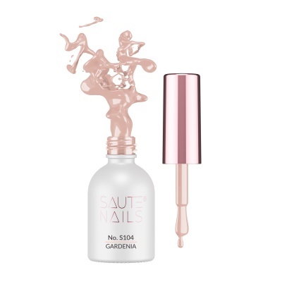 Esmalte de unhas SAUTE NAILS No. S104 GARDENIA com tampa rosa metálica e cor bege rosada a sair