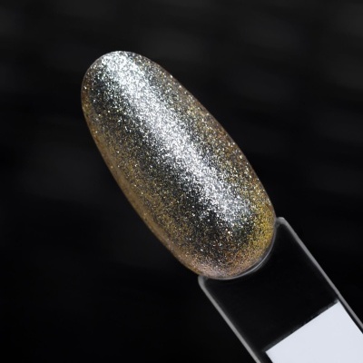 Amostra de verniz de unhas dourado brilhante