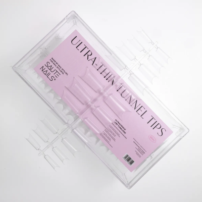 Conjunto de tips transparentes para unhas com embalagem plástica