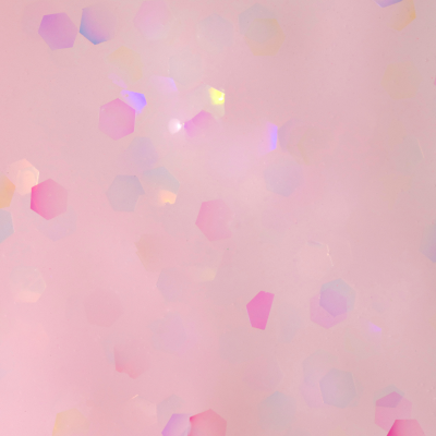 Partículas hexagonais iridescentes em fundo rosa com texto SAUTE NAILS