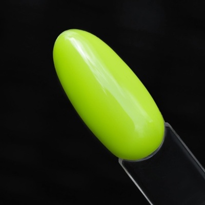 Verniz para unhas amarelo neón brilhante em amostra de plástico.