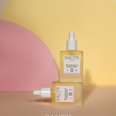 Frascos de óleo para cutículas SAUTE CARE com fundo colorido pastel