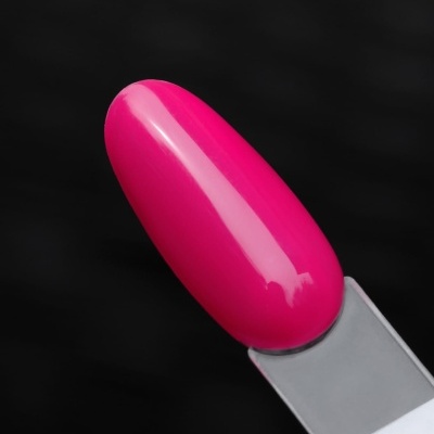 Amostra de verniz de unha rosa brilhante em suporte branco