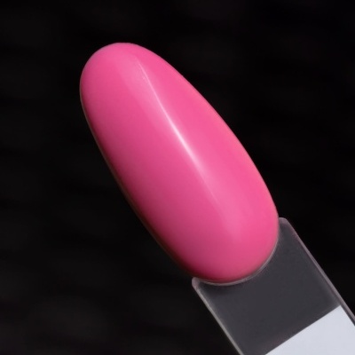 Amostra de verniz rosa em paleta plástica transparente.