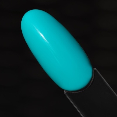 Verniz de unhas azul turquesa com embalagem preta