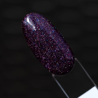 Amostra de verniz de unhas roxo com glitter em suporte transparente