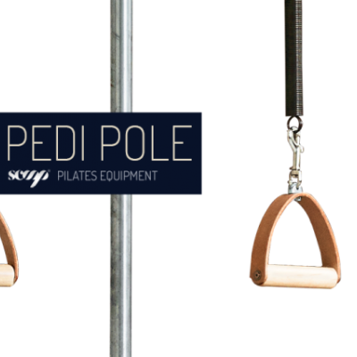 Equipamento de Pilates PEDI POLE com alças de madeira suspensas