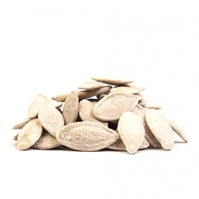 Sementes de abóbora empilhadas, cor bege, textura rugosa