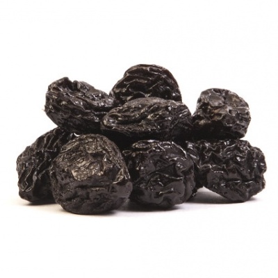 Ameixas secas pretas com textura enrugada