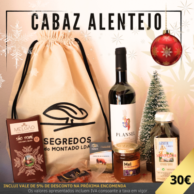 Cabaz Alentejo com produtos gourmet variados em saco de tecido e decoração natalícia