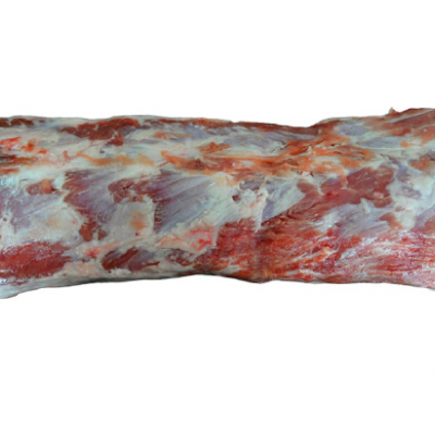 Costela de porco crua com gordura em fundo branco