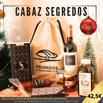 Cabaz de Natal com saco de pano, vinho, chocolate, salsicha, mel e azeite, decoração natalícia
