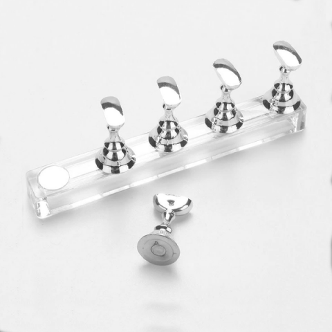 Base transparente com ganchos de metal prateado para pendurar