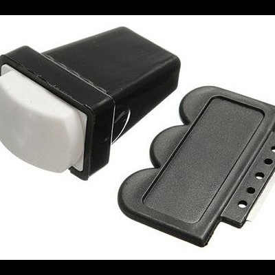 Carimbo de borracha preto com almofada branca e tampa preta ao lado