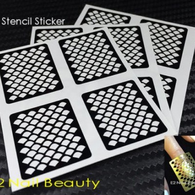 Autocolantes stencil para unhas padrão escamas em papel branco