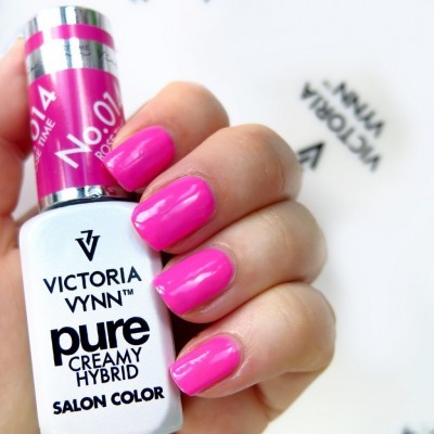 Esmalte de unhas rosa vibrante VICTORIA VYNN pure creamy hybrid em embalagem branca com tampa prateada