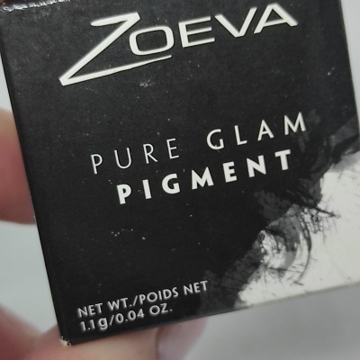 Embalagem preta de pigmento cosmético ZOEVA Pure Glam Pigment