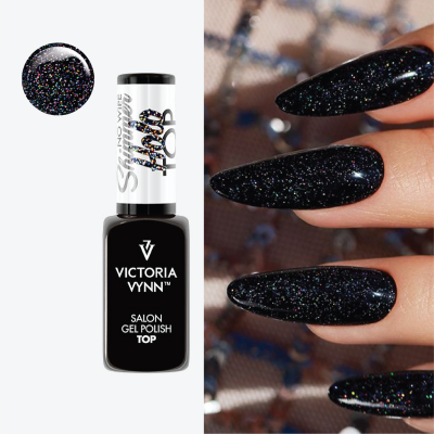 Esmalte Victoria Vynn preto com glitter e unhas pintadas no mesmo esmalte