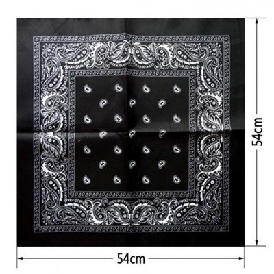 Lenço quadrado preto com padrão paisley branco