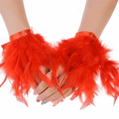 Algemas com penas vermelhas para mãos