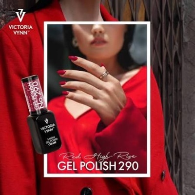 Verniz em gel vermelho Victoria Vynn com mulher de casaco vermelho e unhas pintadas.