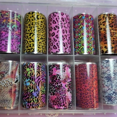 Caixa com 10 rolos de foil decorativo com padrões de pele de animais coloridos