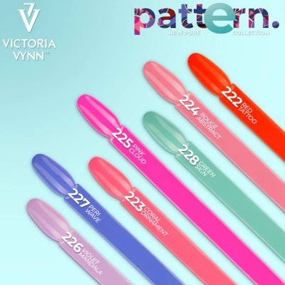 Seis amostras de esmalte colorido da coleção Pattern da Victoria Vynn em fundo azul claro.