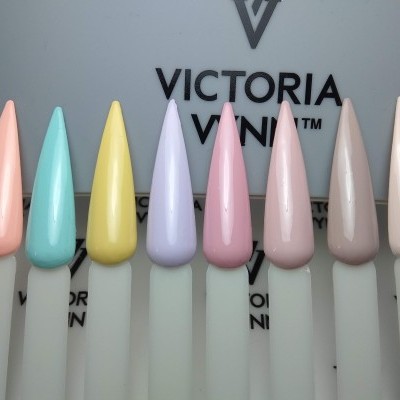 Amostras de verniz de unhas em tons pastel variadas