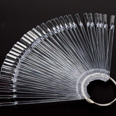 Paletas de unhas transparentes em leque com anel metálico