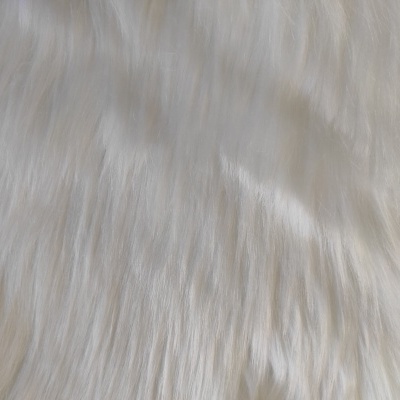 Pelo branco macio e longo