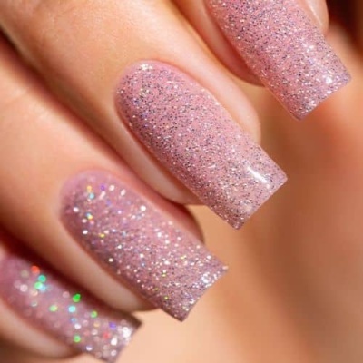 Unhas artificiais rosa claro com glitter brilhante