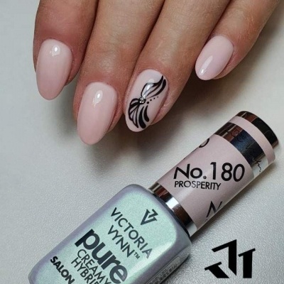 Unhas decoradas rosa claro e verniz Victoria Vynn Pure Creamy Hybrid 180 PROSPERITY