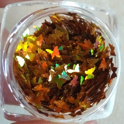 Pote com purpurinas douradas em forma de folhas