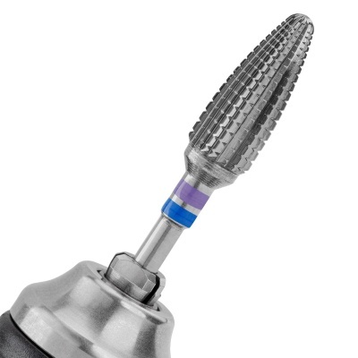 Broca rotativa metálica cónica com anéis azul e roxo