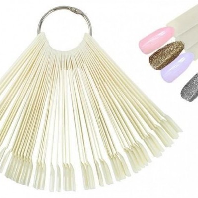 Mostrador de amostras de esmaltes com palhetas plásticas e aro metálico