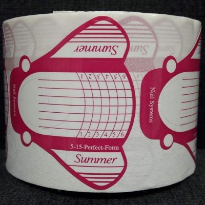 Rolo de moldes para unhas brancos com impressão vermelha e texto