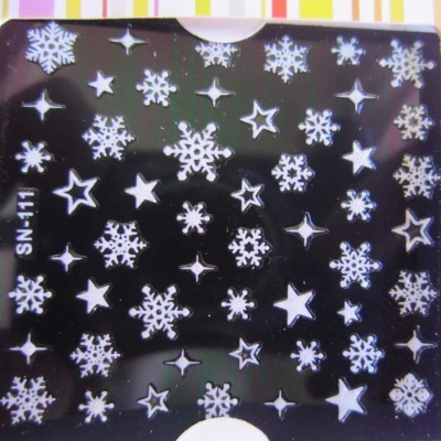 Placa preta de decoração para unhas com estrelas e flocos de neve brancos