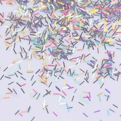 Glitter colorido em tiras retangulares sobre fundo branco