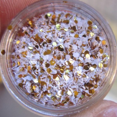 Frasco pequeno de purpurina branca e dourada