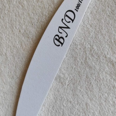 Lima de unhas curva branca com texto BN D 100/180