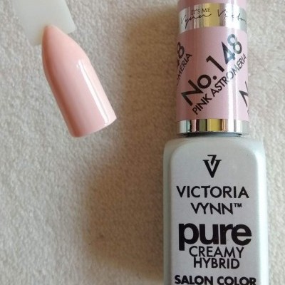 Frasco de verniz de unhas Victoria Vynn pure creamy hybrid Salon Color rosa claro com amostra da cor
