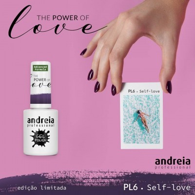 Unha com verniz roxo escuro e verniz gel andreia professional com cartão PL6 Self-love