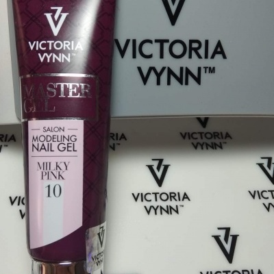 Tubo de gel para unhas Victoria Vynn roxo com tampa prateada e texto na embalagem