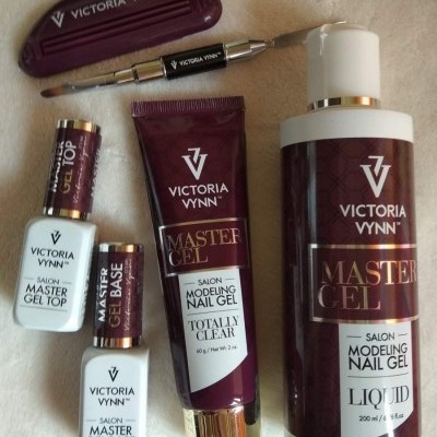 Conjunto de produtos para unhas Victoria Vynn Master Gel com tubo, garrafas e ferramenta